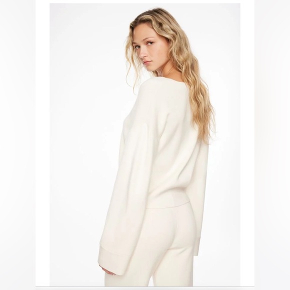 Dynamite v Neck Sweater - Picture 2 of 6